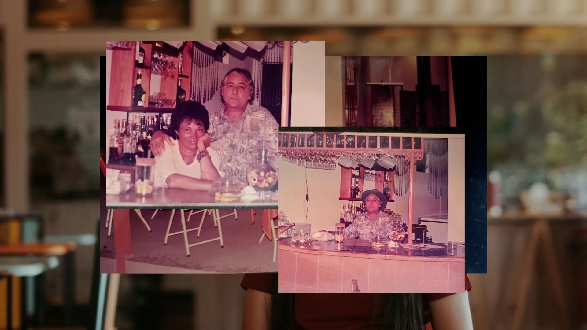 Fotografia dos anos 80 mostrando Abraão Benaion, pai de Yasmine, no antigo Barracão do Poeta quando ainda funcionava como bar.